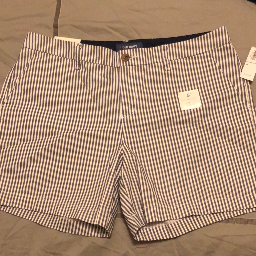 NWT Old Navy everyday chino shorts